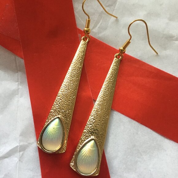 Elegant Gold Teardrop Earrings with Iridescent Shell Detail, Statement Jewelry - Picture 3 of 3